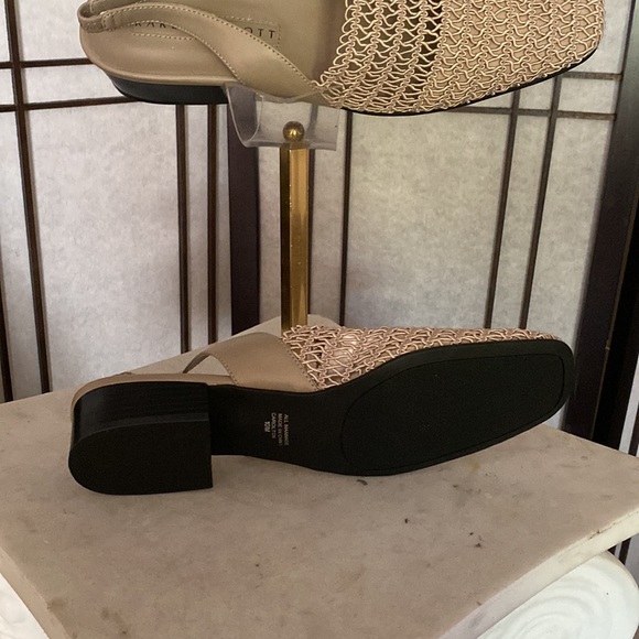 Karen Scott tan/taupe sandals NWOT - Picture 3 of 3